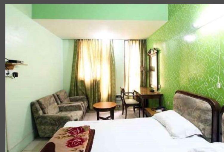 Hotel Sukant Palace 德里 外观 照片
