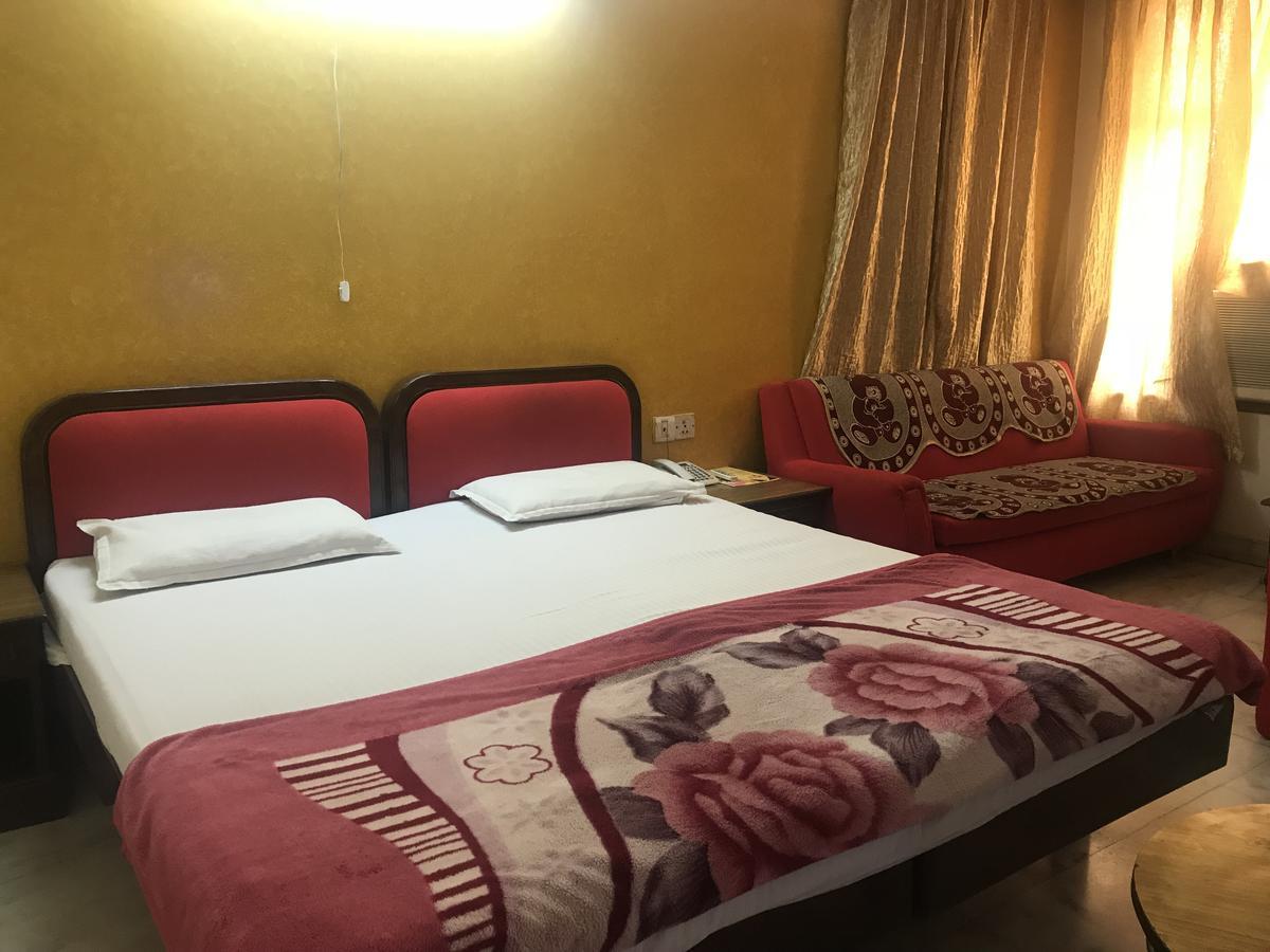 Hotel Sukant Palace 德里 外观 照片